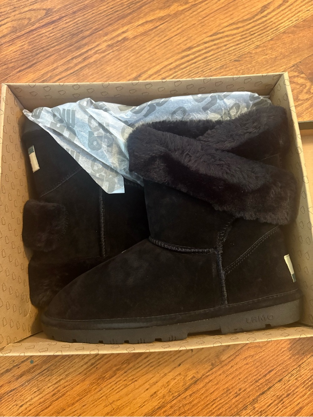 Lamo Black Suede Shearling Fold-Over Ankle Boots. New without Tag